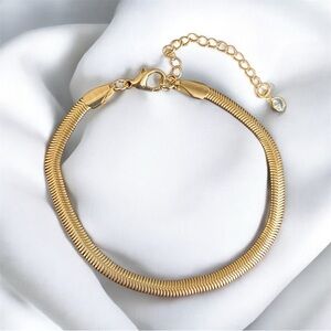 Women’s gold alloy 6.5 inch bracelet with 2 inch extender
